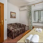 Ana S Panoramskim Pogledom Na Selce