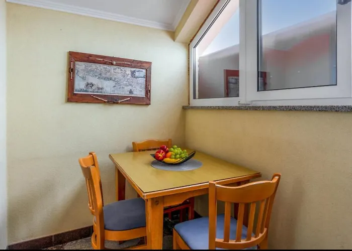 Ana S Panoramskim Pogledom Na סלצה