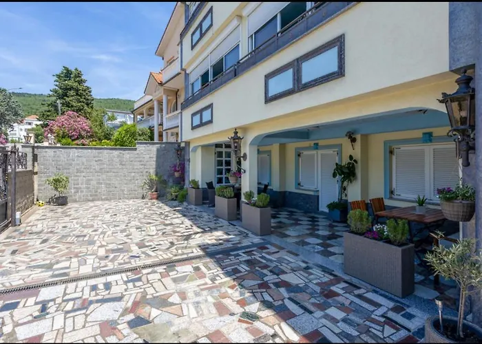Ana S Panoramskim Pogledom Na Apartamento *