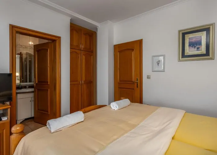 Ana S Panoramskim Pogledom Na